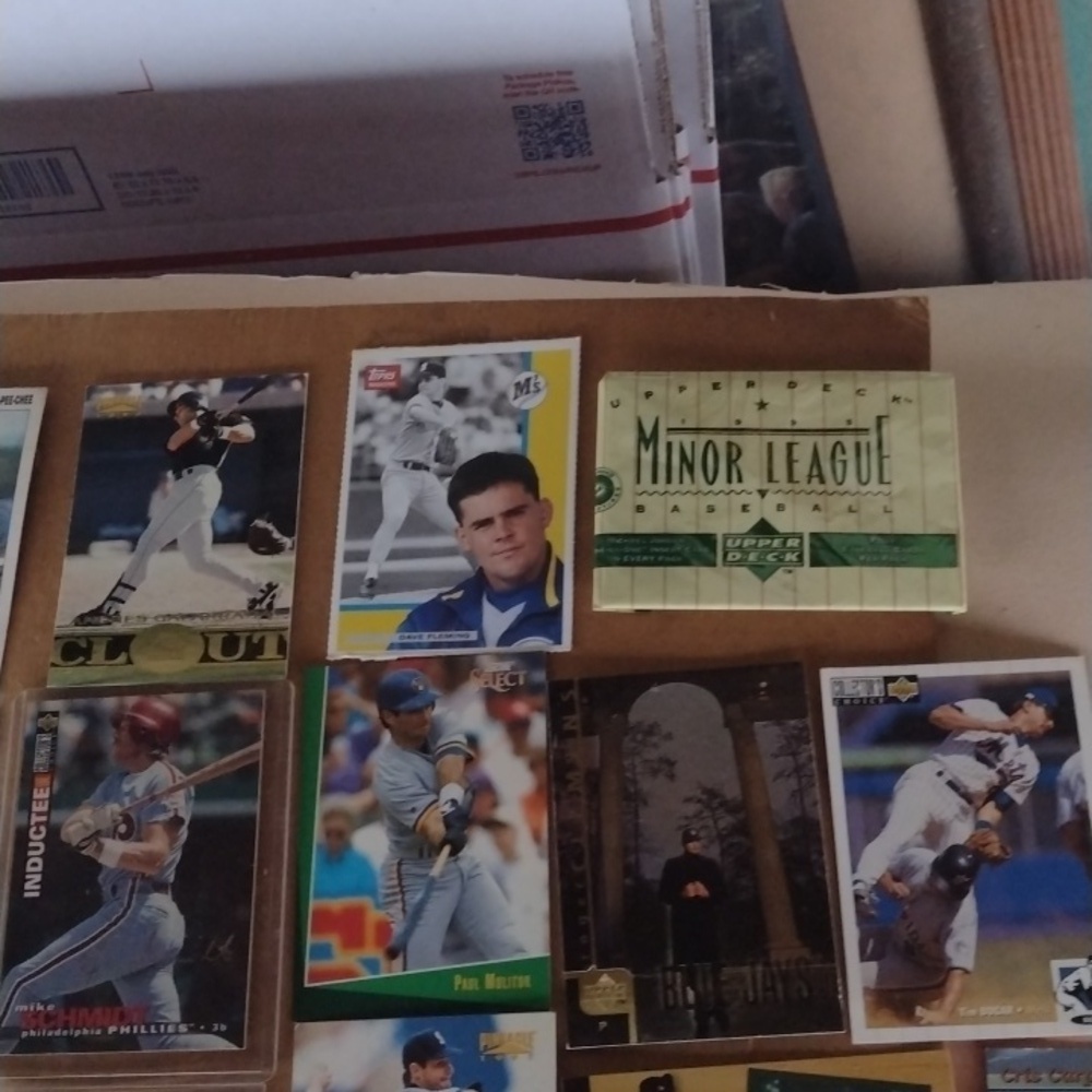 Assorted Baseball Trading Cards - Picture 3 of 7